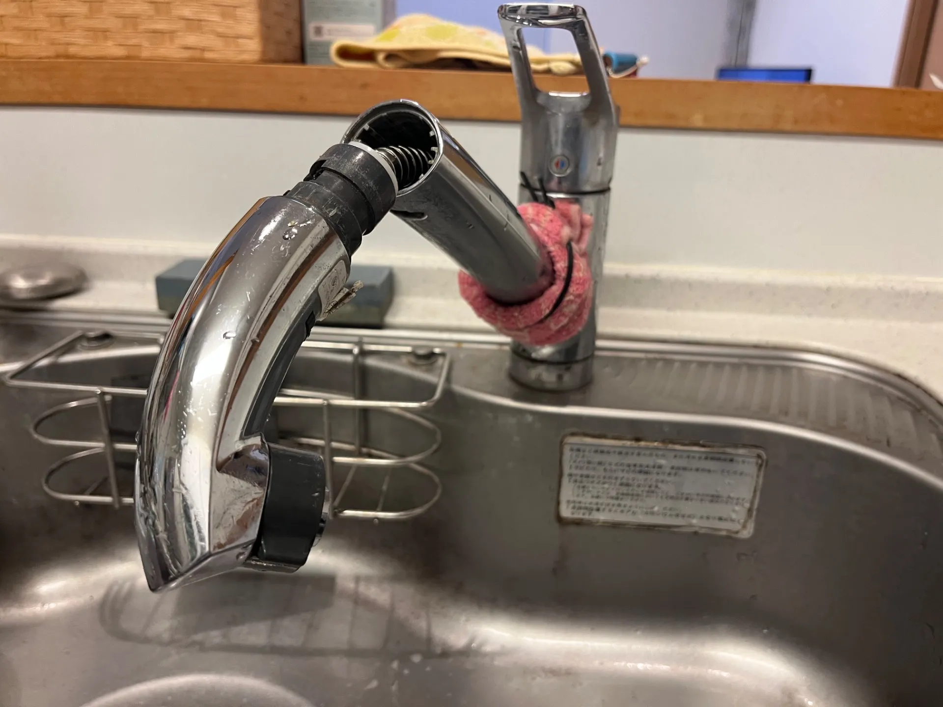 2月17日　鶴田町台所水栓交換