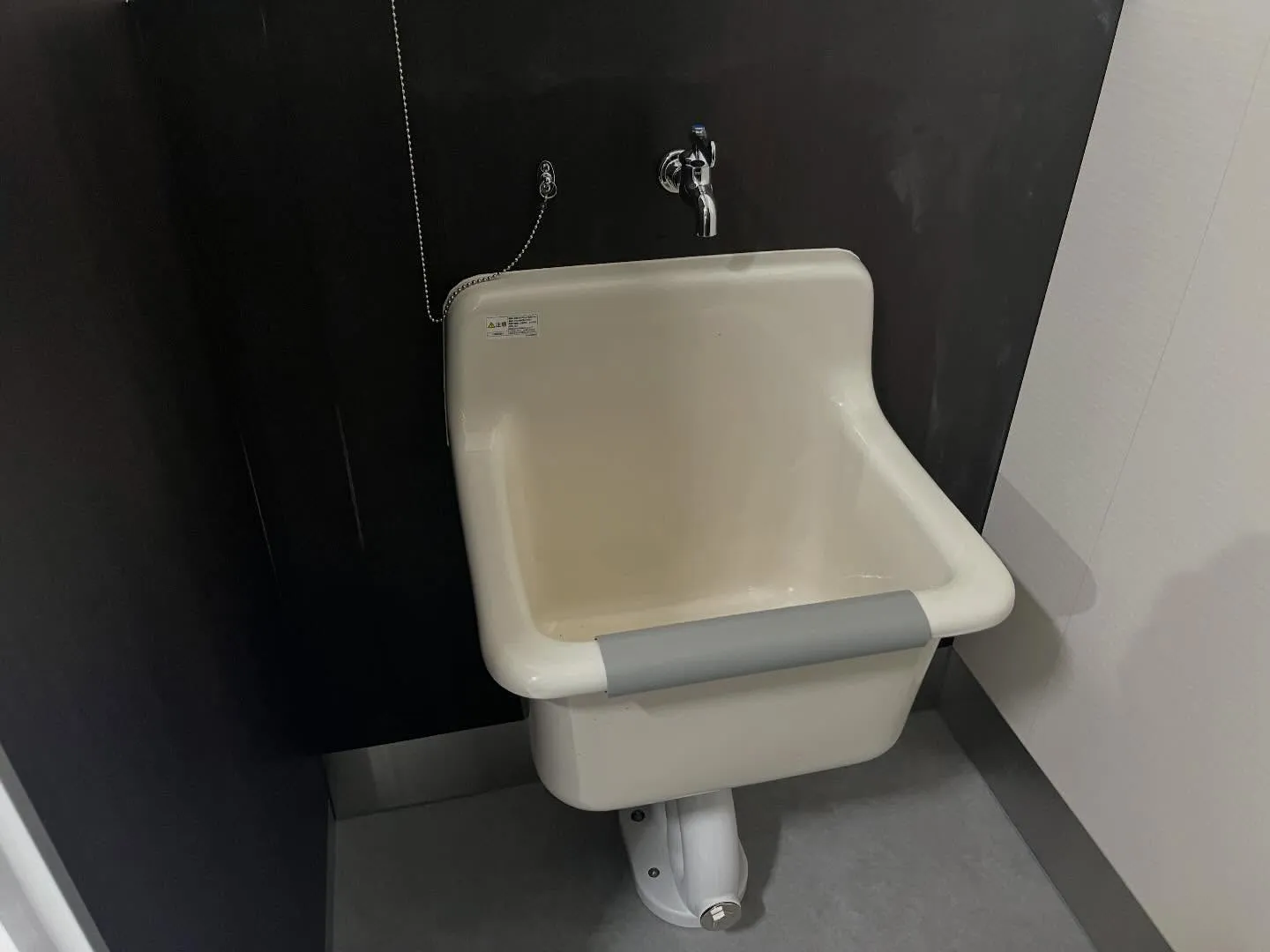 つがる市某所にてトイレの器具取り付け工事をしてきました。