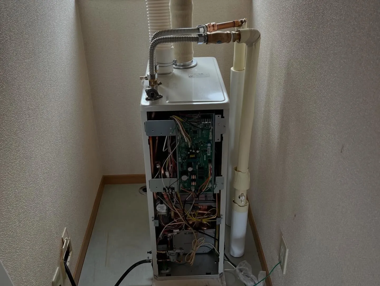 黒石市のお客様より「給湯ボイラーにエラーコードが表示され、お...