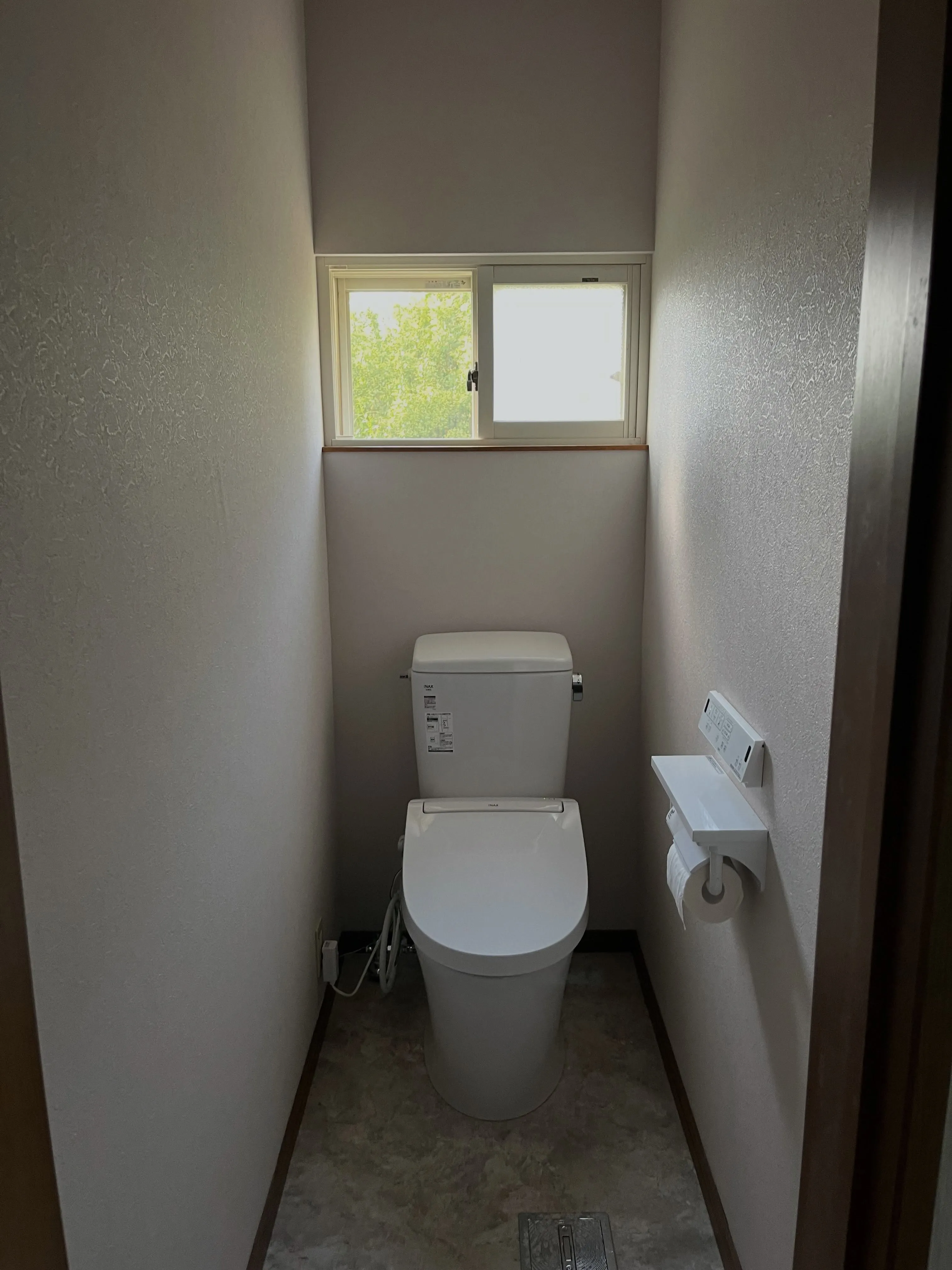 北津軽郡中泊にてトイレ交換、クロス、クッションフロア張替え、...