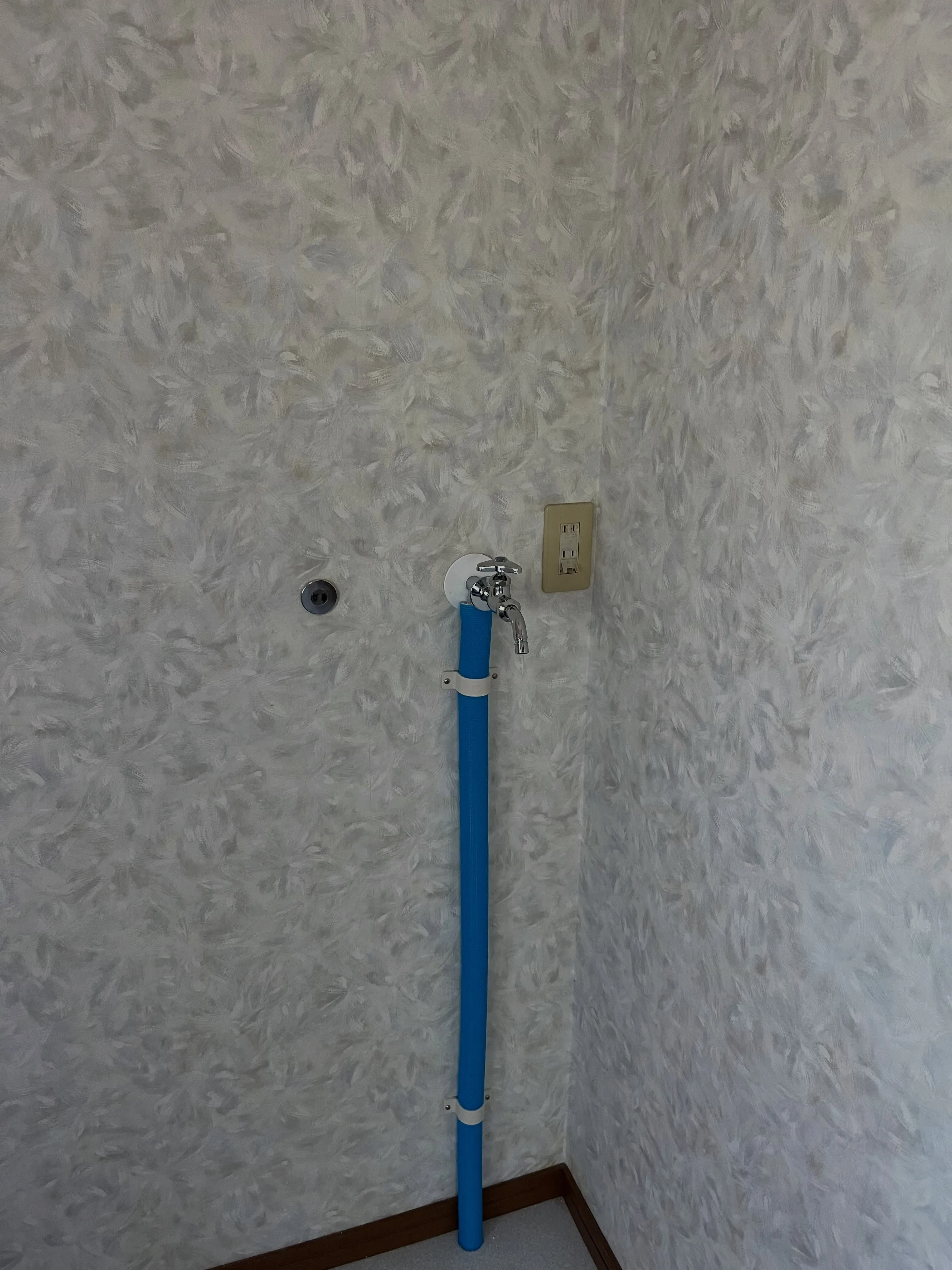 北津軽郡中泊にてトイレ交換、クロス、クッションフロア張替え、...